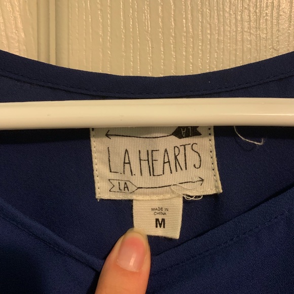 Flowy Chiffon Blue top with Scallop Bottoms - Picture 3 of 3